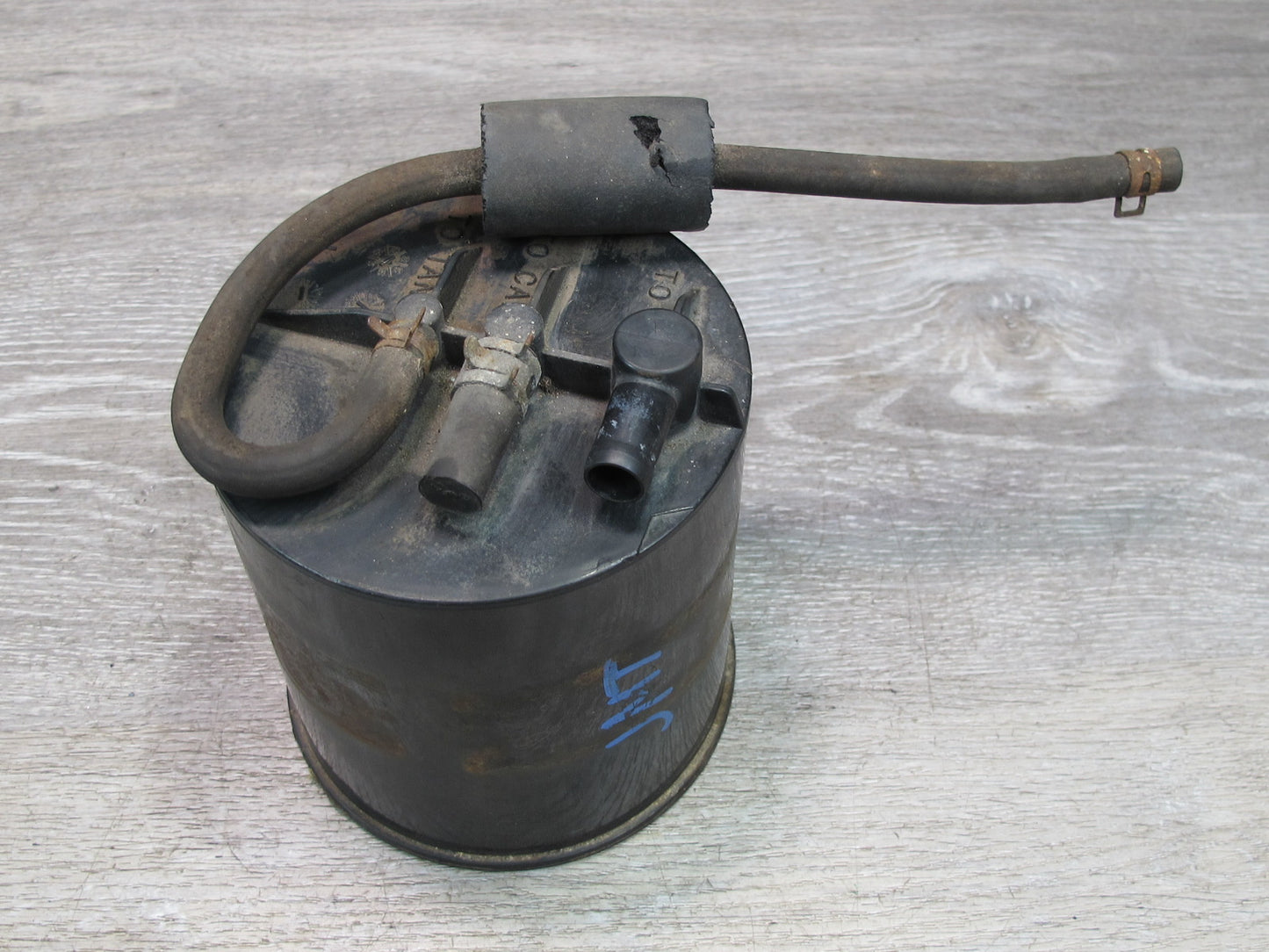 91-93 Mitsubishi 3000GT Fuel Evap Vapor Charcoal Emission Canister OEM