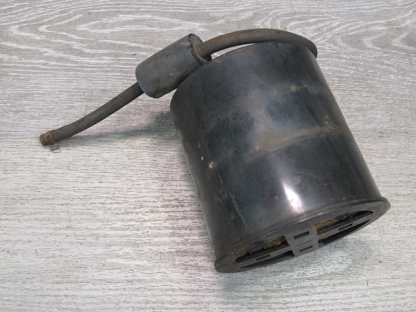 91-93 Mitsubishi 3000GT Fuel Evap Vapor Charcoal Emission Canister OEM