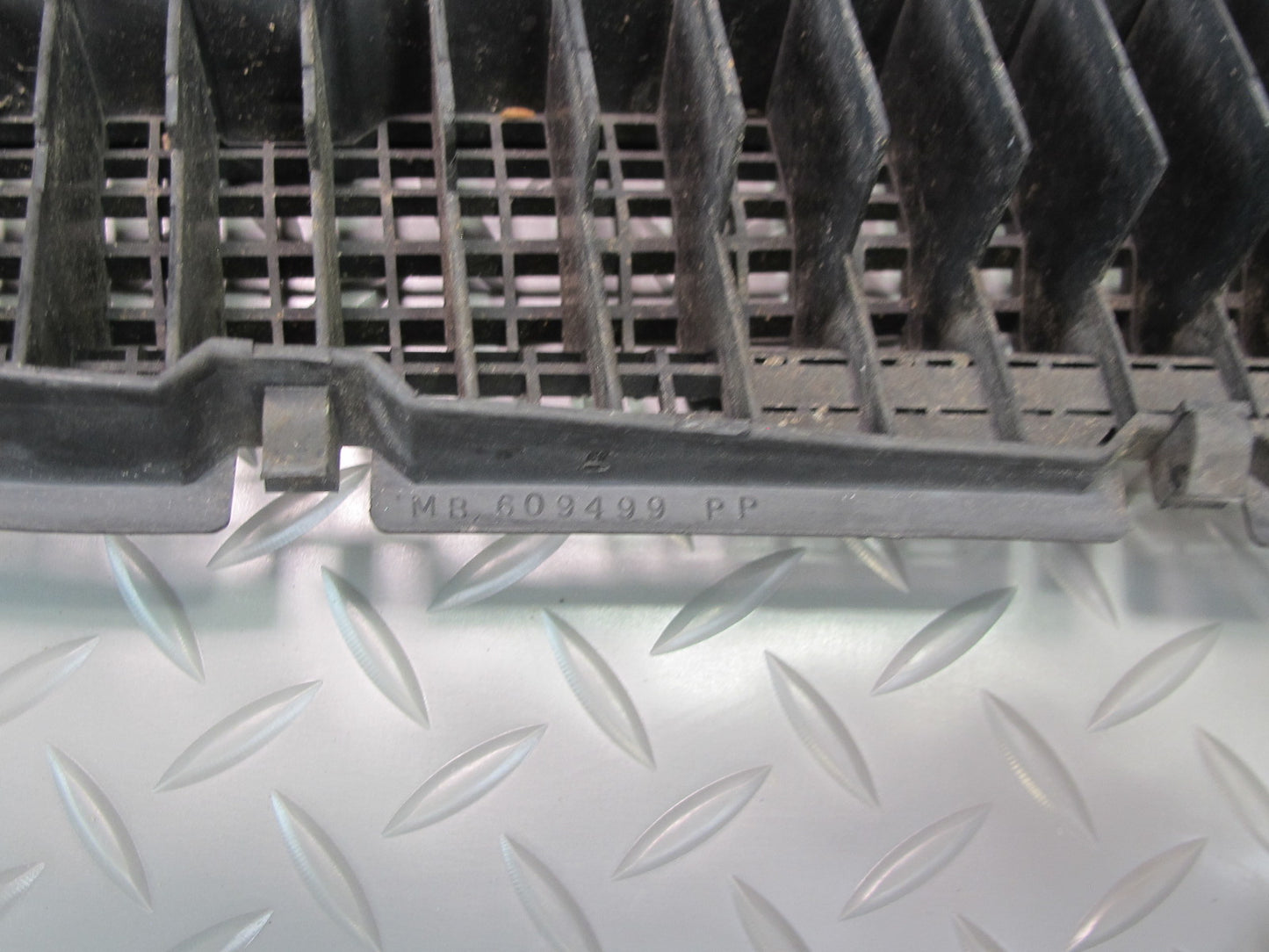 91-99 Mitsubishi 3000GT Windshield Wiper Cowl Vent Trim Panel Grille Set OEM