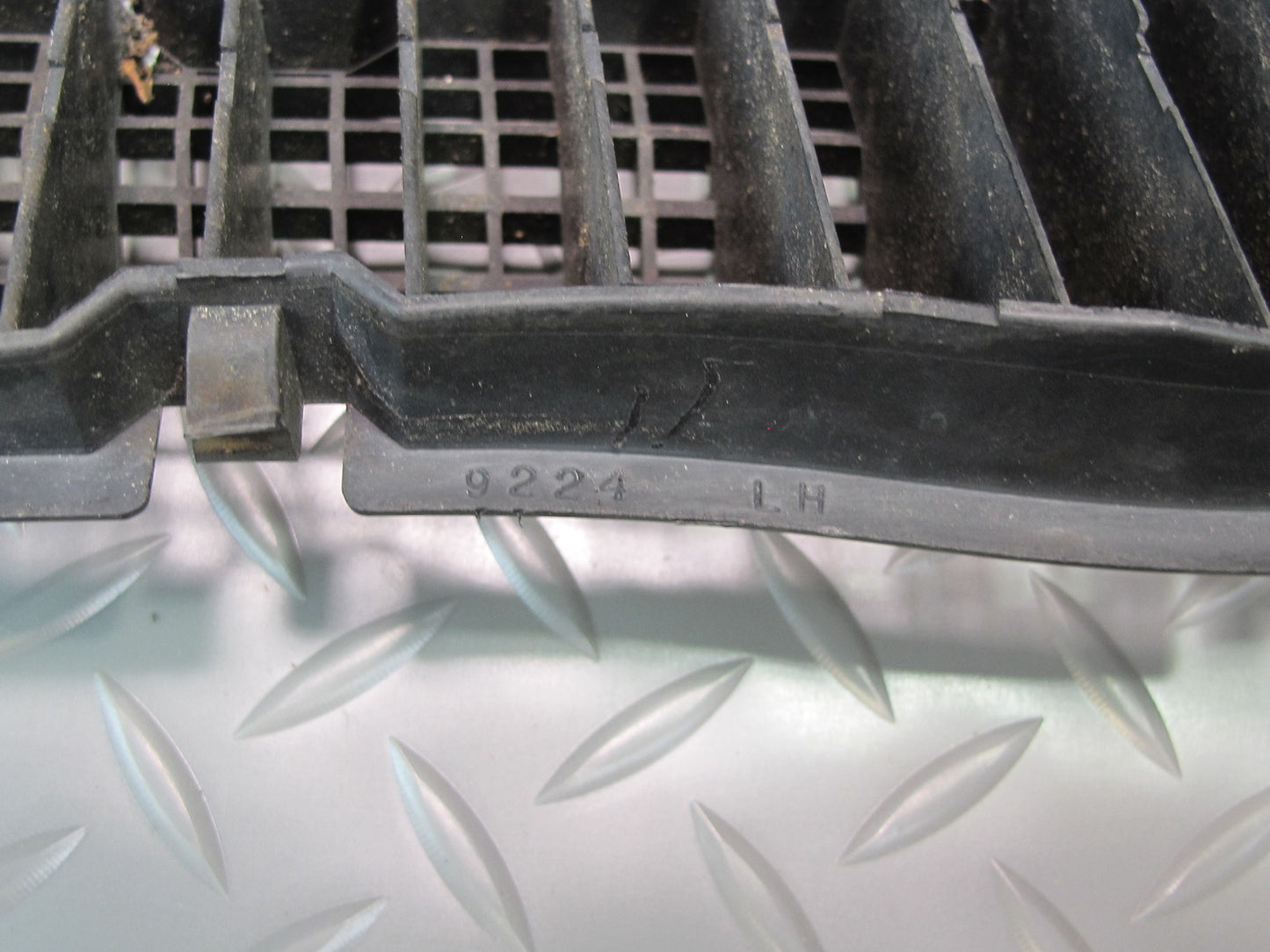 91-99 Mitsubishi 3000GT Windshield Wiper Cowl Vent Trim Panel Grille Set OEM