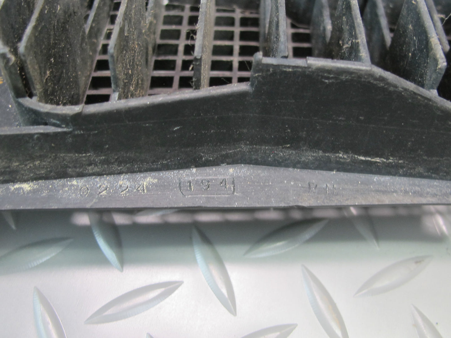 91-99 Mitsubishi 3000GT Windshield Wiper Cowl Vent Trim Panel Grille Set OEM
