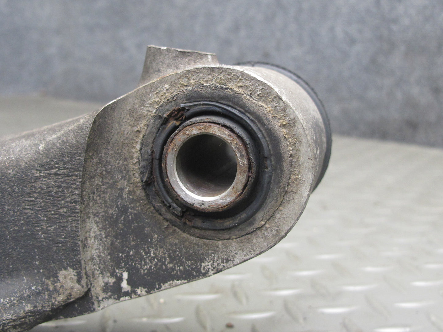 86-91 Mercedes W126 Rear Right Spindle Knuckle Wheel Hub Bearing OEM
