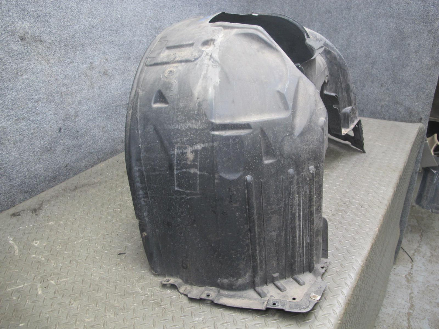 2006-2010 BMW E63 E64 Front Left Fender Liner Wheel Arch Splash Shield 7898205