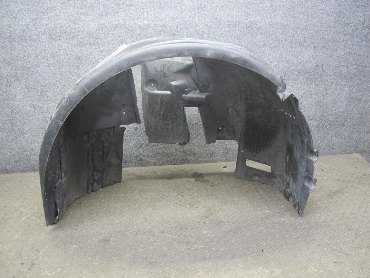 2006-2010 BMW E63 E64 Front Right Fender Liner Wheel Arch Splash Shield 7009717