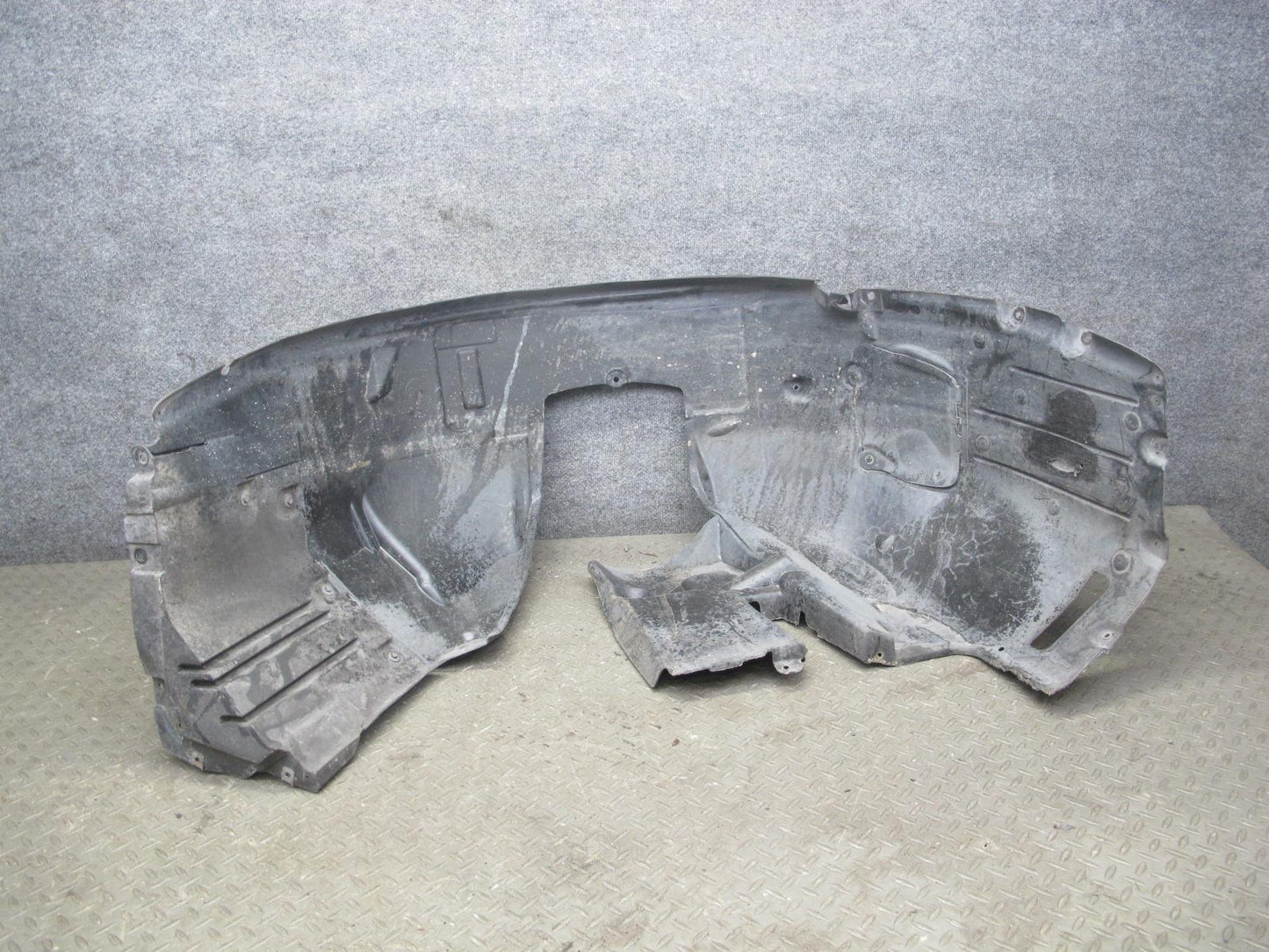 2006-2010 BMW E63 E64 Front Right Fender Liner Wheel Arch Splash Shield 7009717