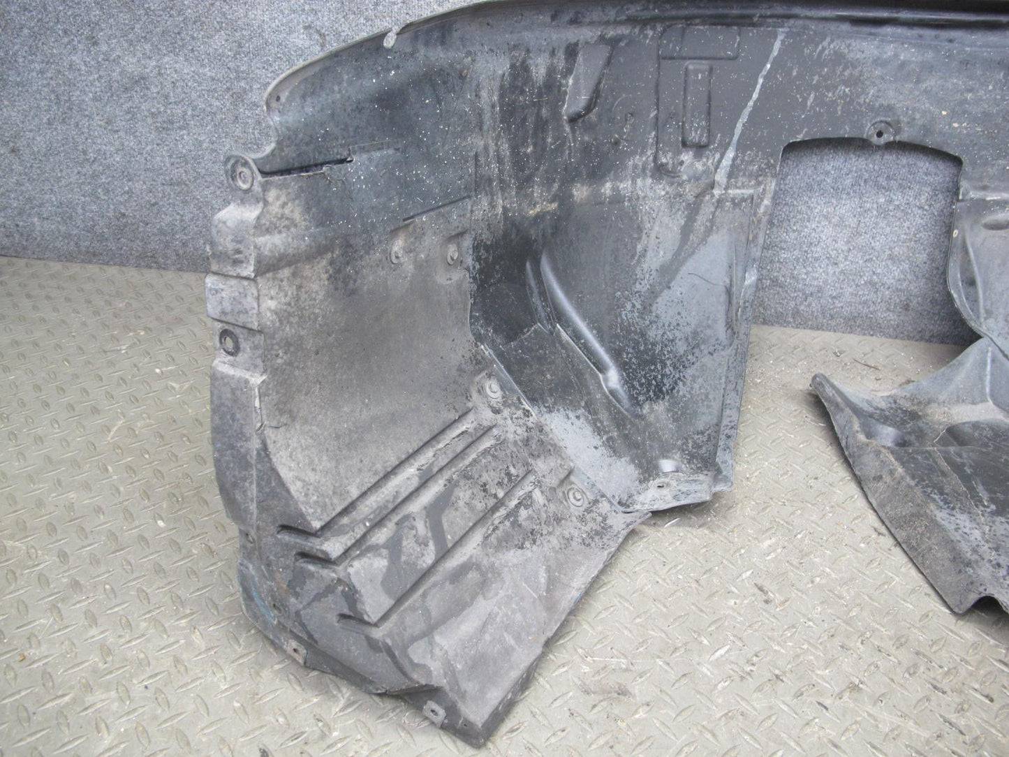 2006-2010 BMW E63 E64 Front Right Fender Liner Wheel Arch Splash Shield 7009717