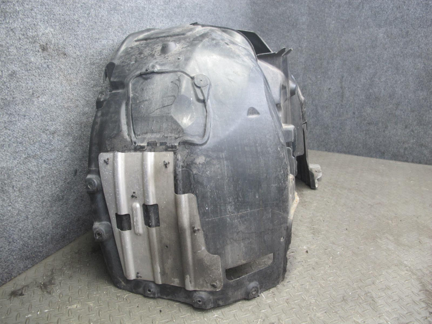 2006-2010 BMW E63 E64 Front Right Fender Liner Wheel Arch Splash Shield 7009717