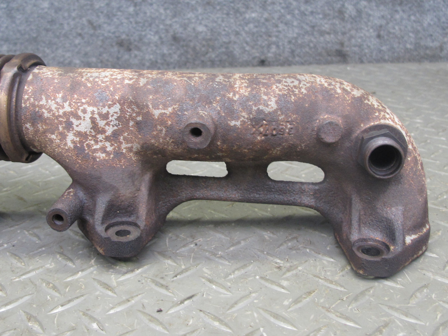 86-91 Mercedes W126 Left Exhaust Manifold 1171423702 OEM