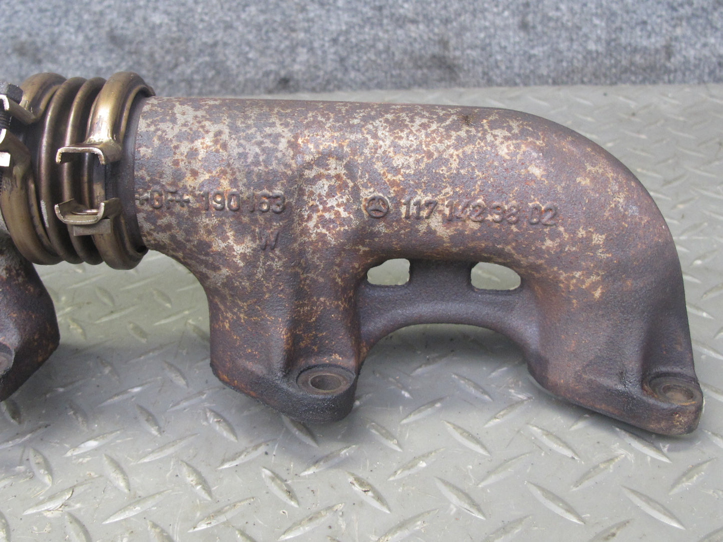 86-91 Mercedes W126 Right Exhaust Manifold 1171423802 OEM
