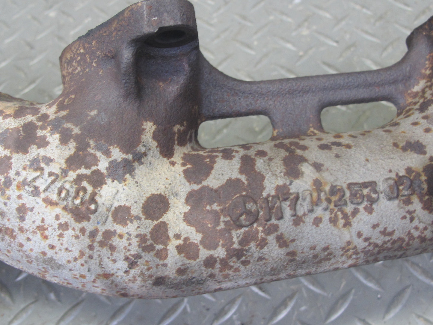 86-91 Mercedes W126 Right Exhaust Manifold 1171423802 OEM