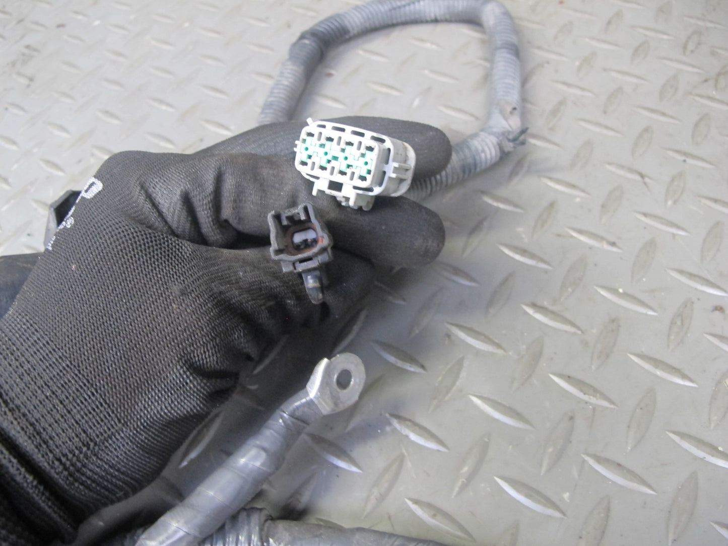 2007 Nissan 350Z Z33 VQ35HR A/T Engine Bay Wire Wiring Harness w  Fuse Box OEM