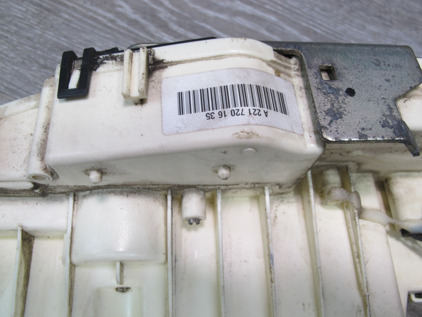 07-13 Mercedes W221 S-class Front Right Door Lock Latch Actuator 2217301635 OEM