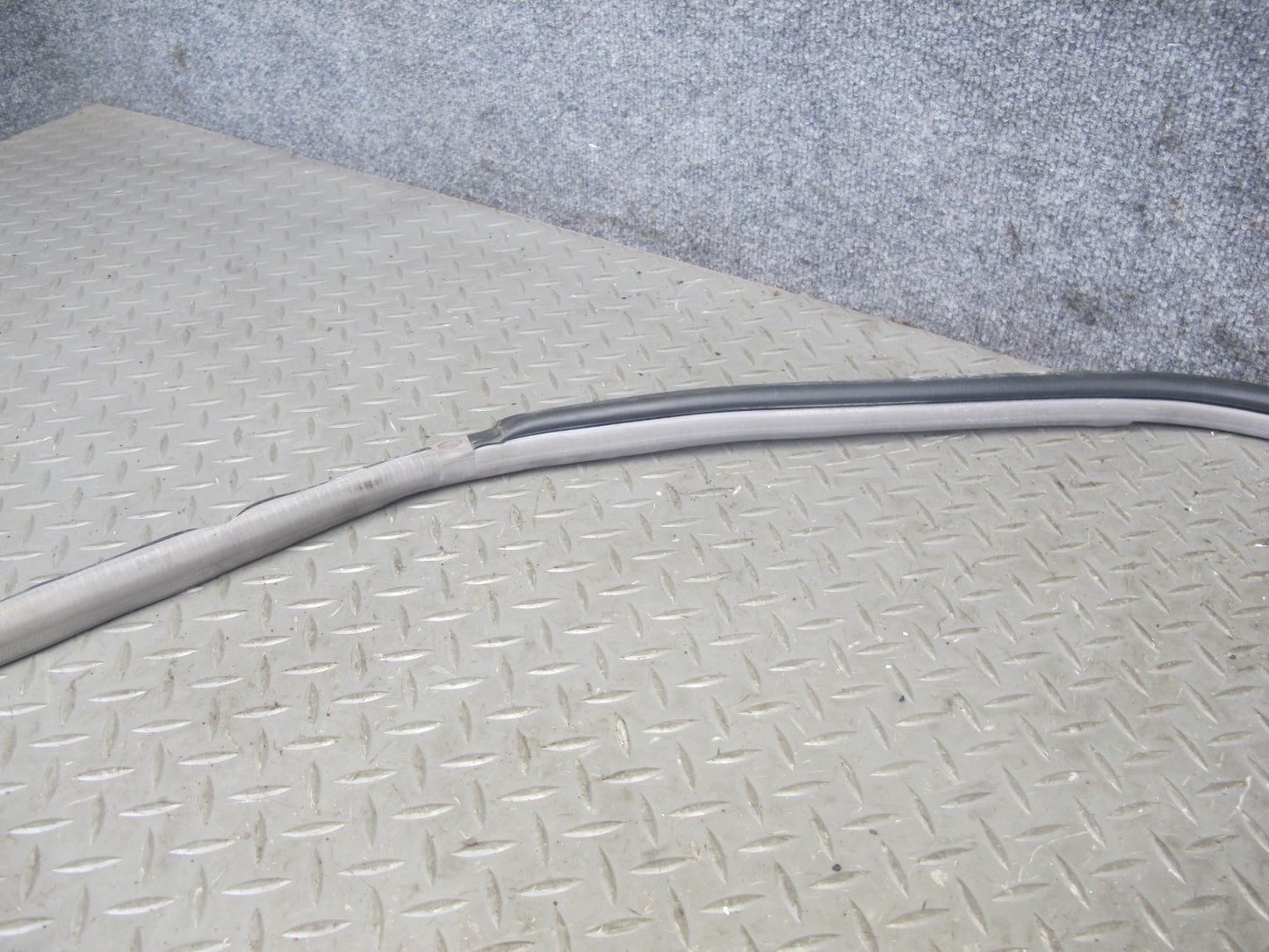 04-09 Nissan 350Z Convertible Left & Right Door Frame Weatherstrip Seal Set OEM