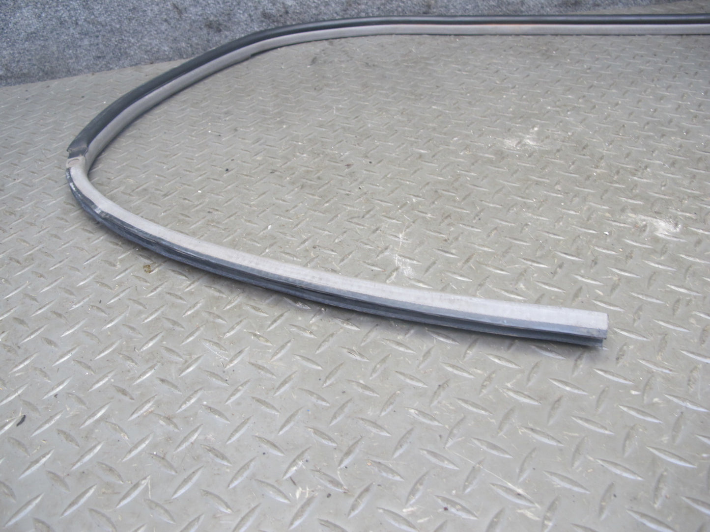 04-09 Nissan 350Z Convertible Left & Right Door Frame Weatherstrip Seal Set OEM