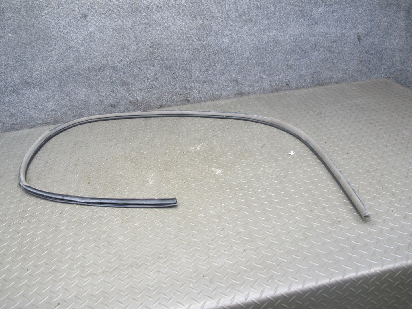 04-09 Nissan 350Z Convertible Left & Right Door Frame Weatherstrip Seal Set OEM