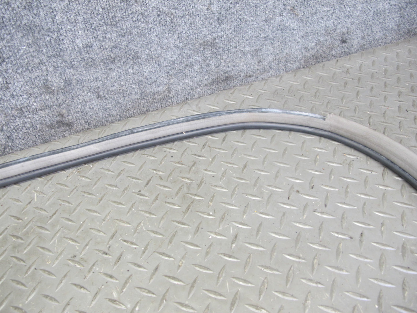 04-09 Nissan 350Z Convertible Left & Right Door Frame Weatherstrip Seal Set OEM