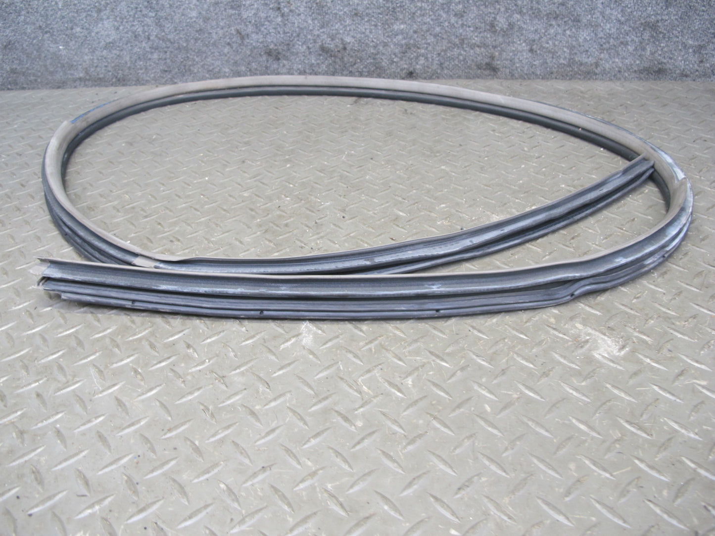 04-09 Nissan 350Z Convertible Left & Right Door Frame Weatherstrip Seal Set OEM