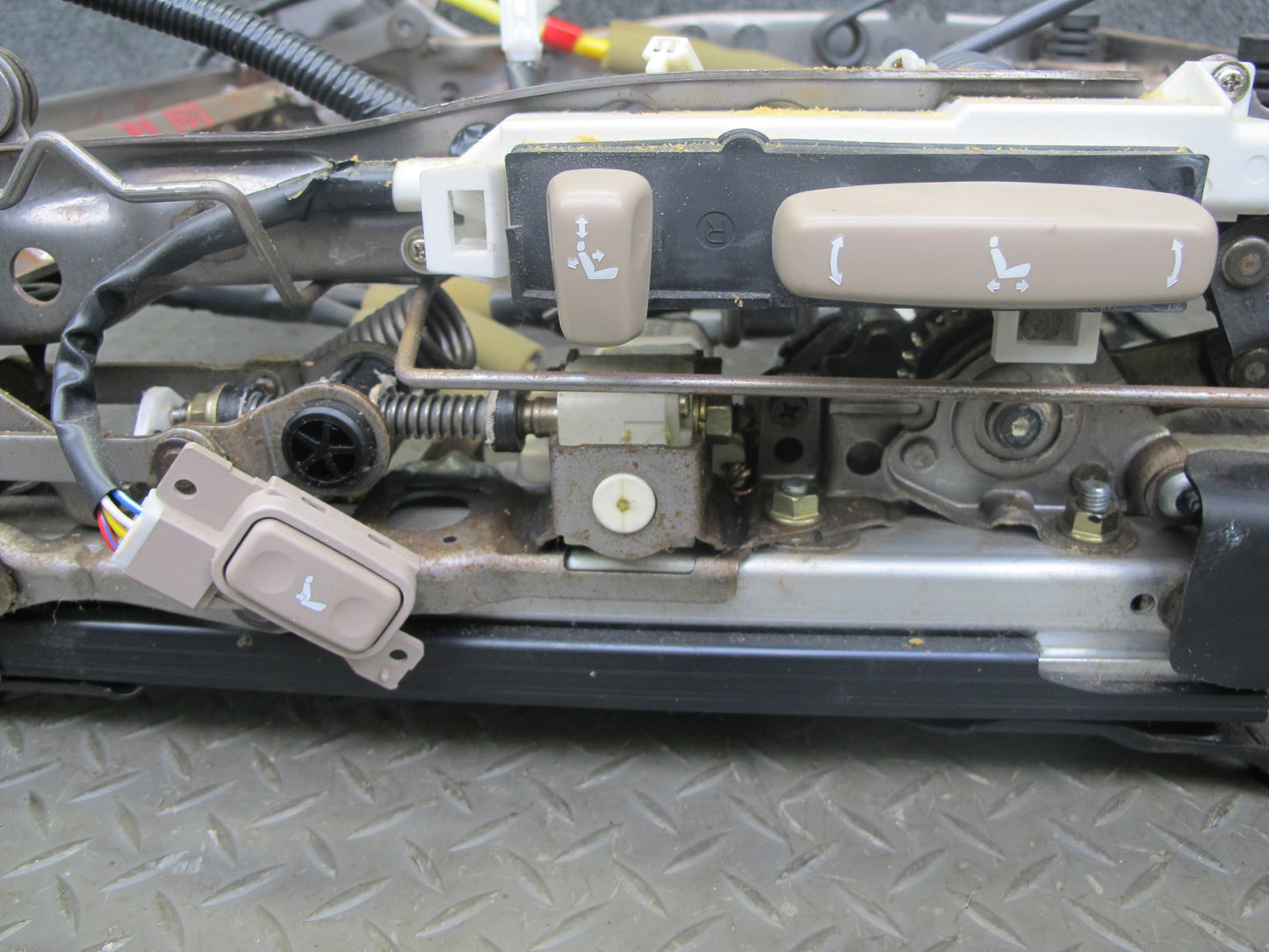 97-00 Lexus UCF20L LS400 Front Right Seat Lower Frame Track Rail w Motor OEM