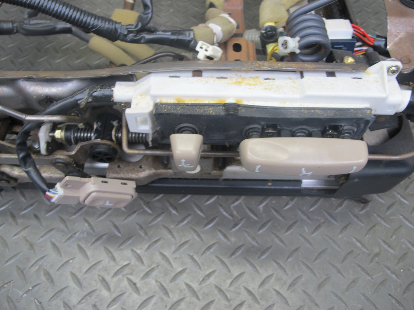 97-00 Lexus UCF20L LS400 Front Right Seat Lower Frame Track Rail w Motor OEM