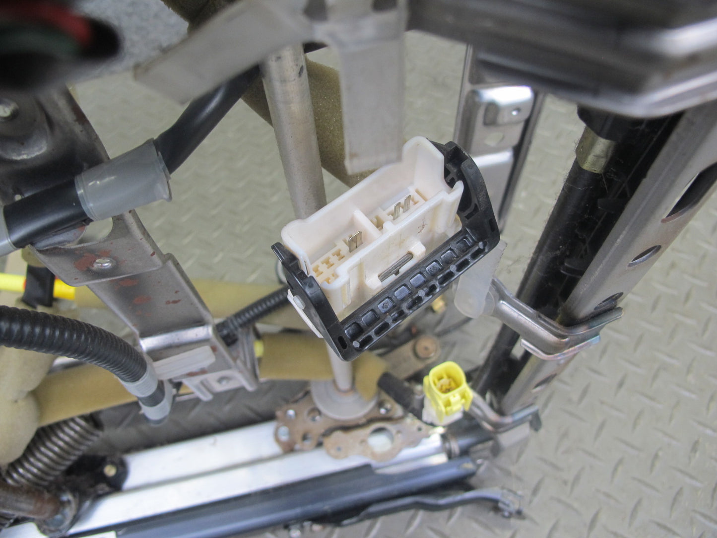 97-00 Lexus UCF20L LS400 Front Right Seat Lower Frame Track Rail w Motor OEM