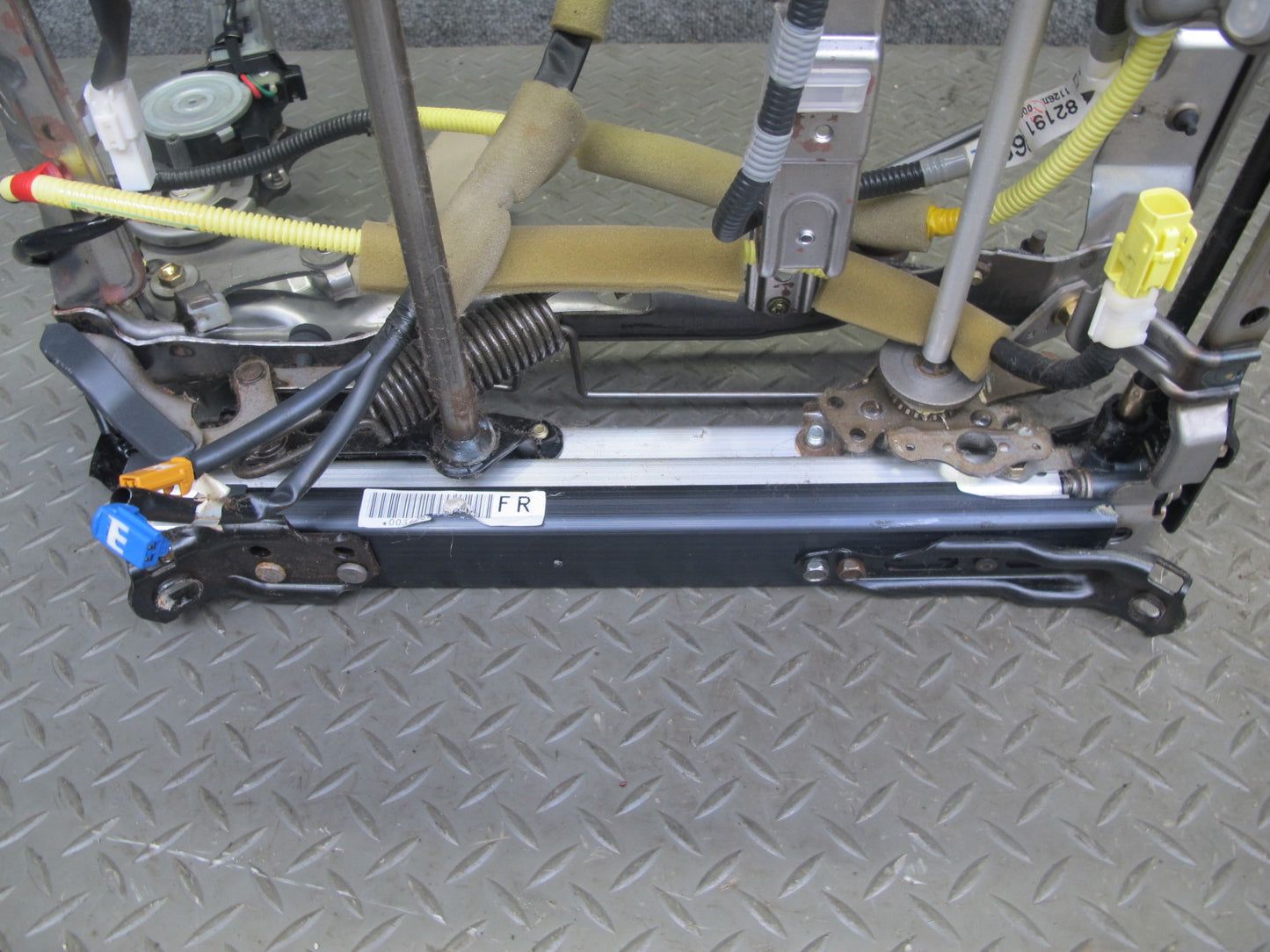 97-00 Lexus UCF20L LS400 Front Right Seat Lower Frame Track Rail w Motor OEM