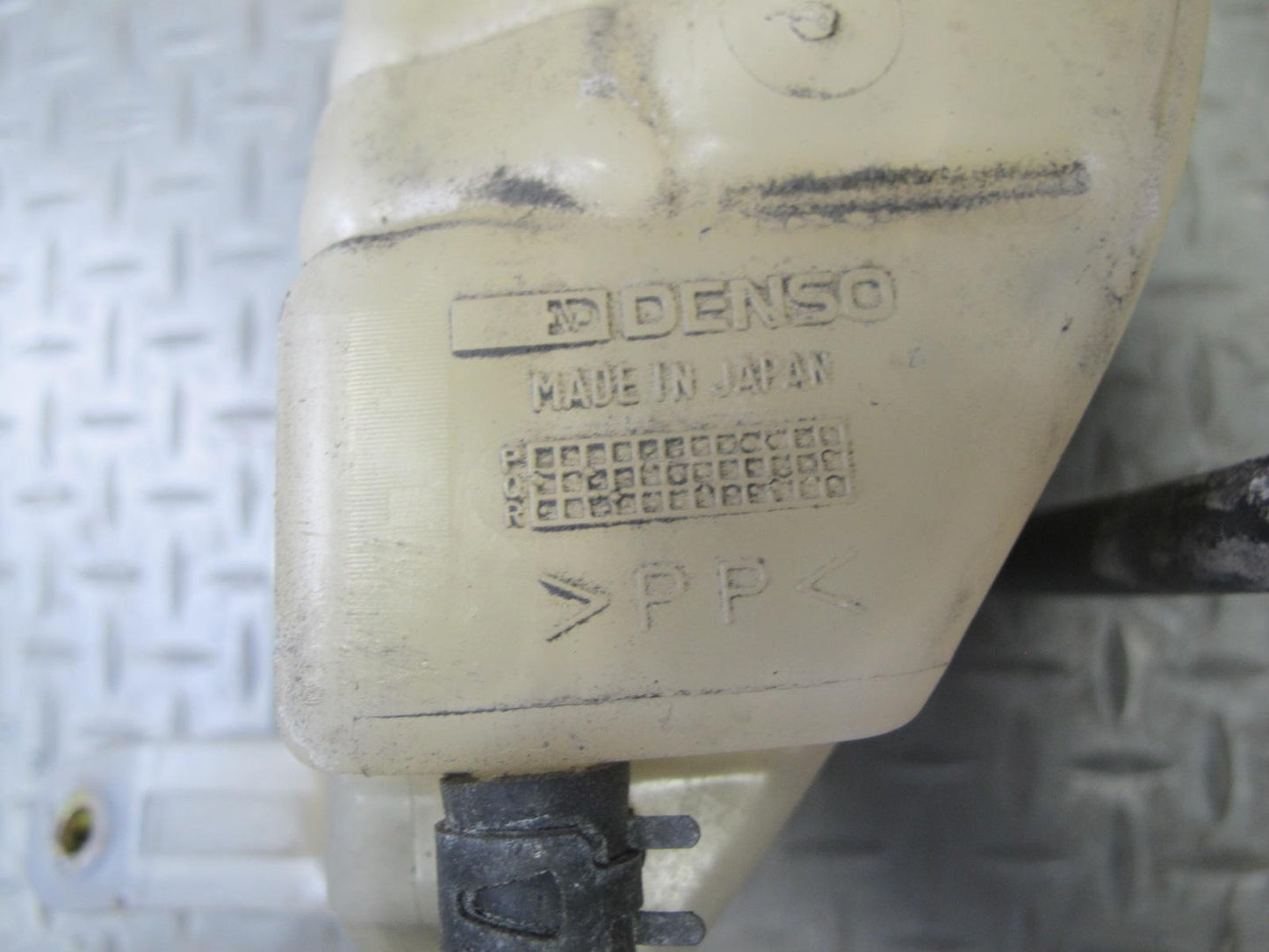 95-97 Lexus UCF20L LS400 Engine Coolant Expansion Overflow Reservoir w Hose OEM