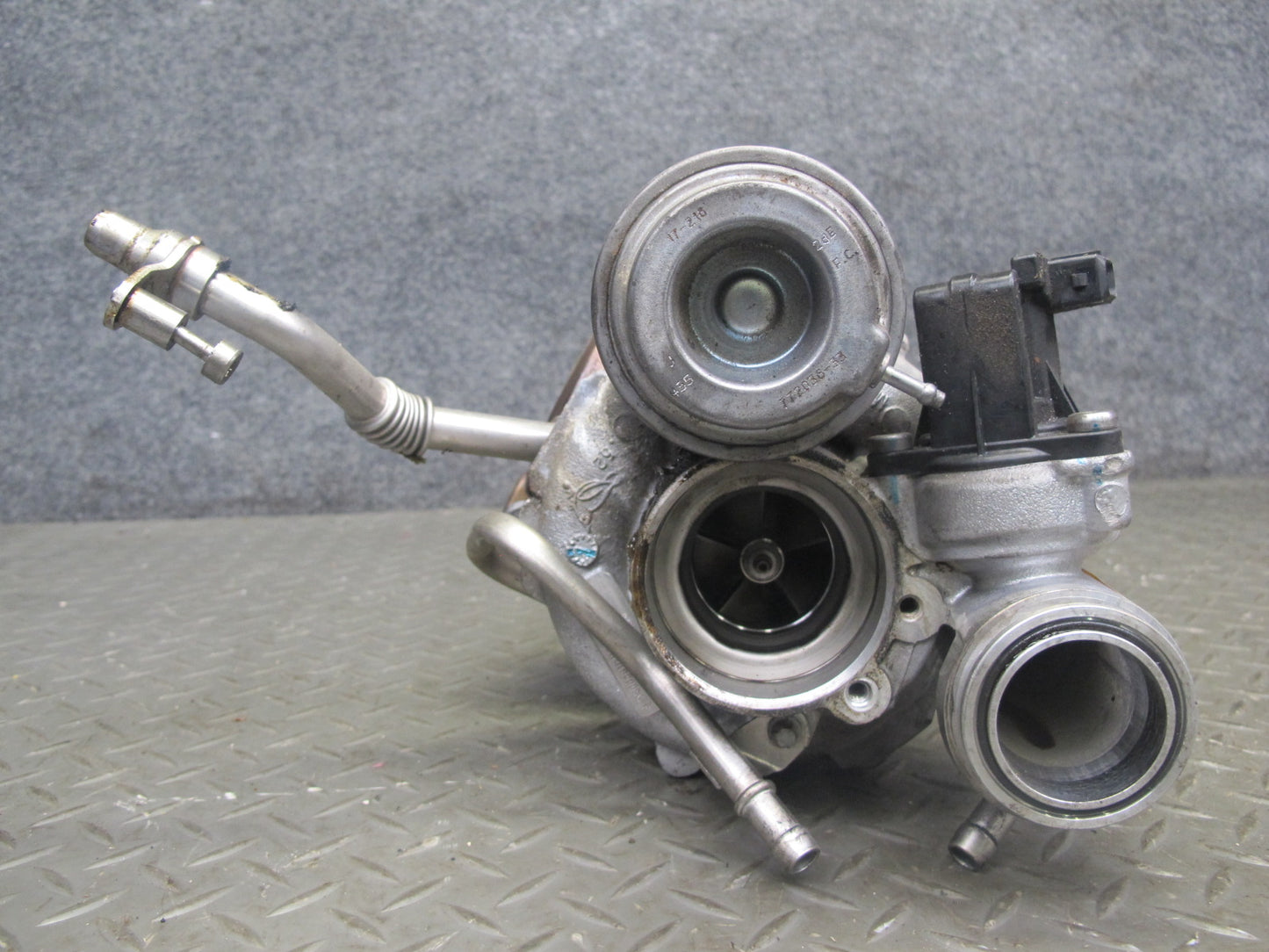 2012 BMW E70 E71 F01 F02 F13 F12 4.4L N63 Right Engine Turbocharger 7576985 OEM