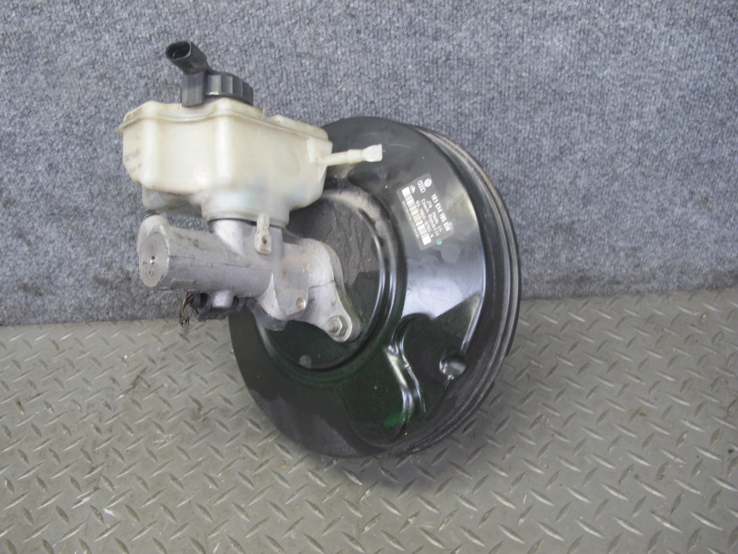 2008 VW Golf R32 MK5 VR6 Brake Master Cylinder Booster Fluid Reservoir OEM