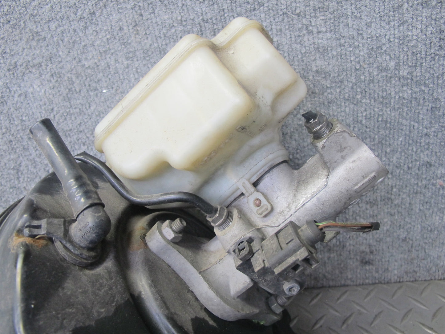 2008 VW Golf R32 MK5 VR6 Brake Master Cylinder Booster Fluid Reservoir OEM