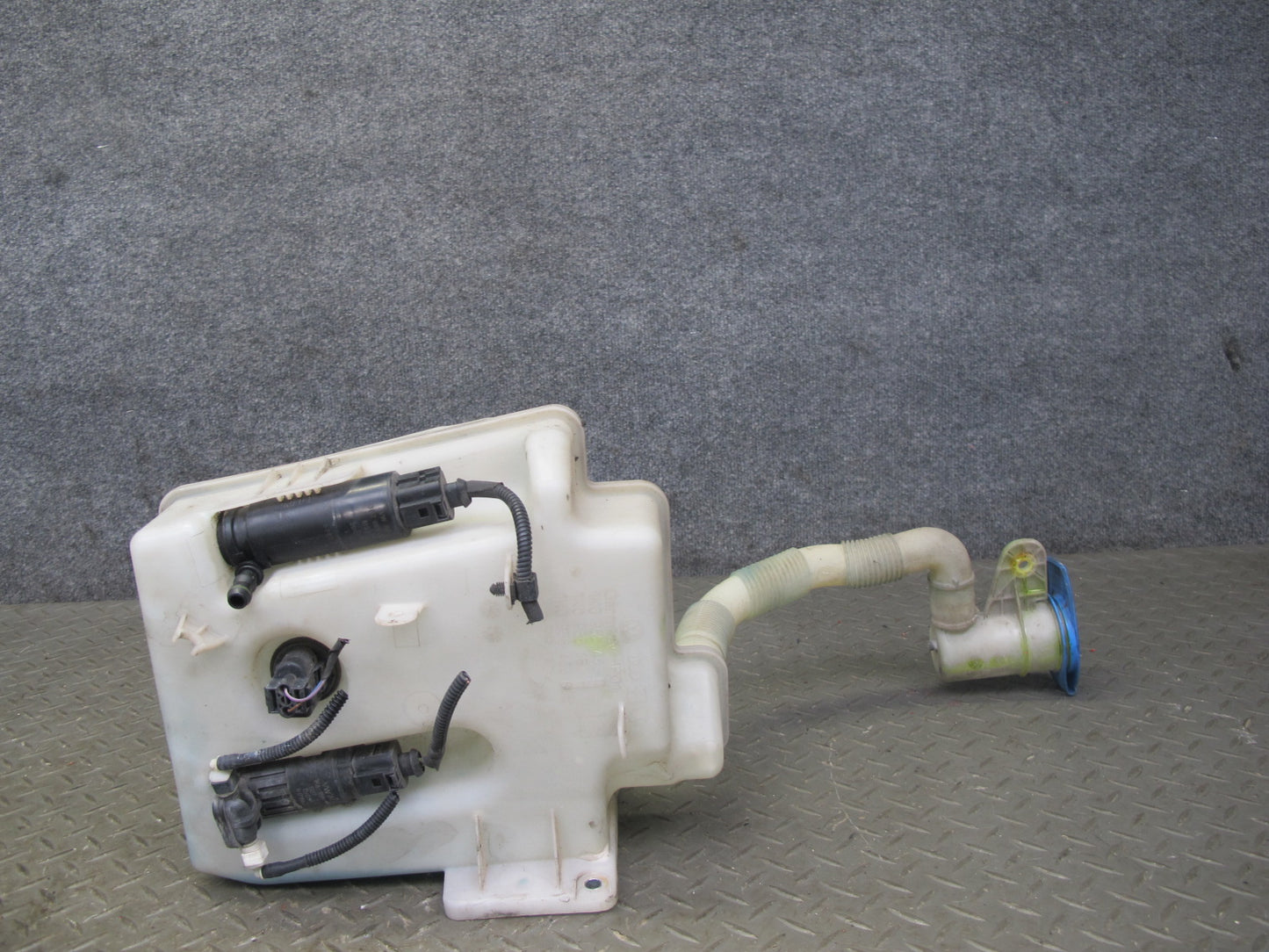 2008 VW Golf MK5 R32 Windshield Washer Fluid Reservoir Tank w Pump OEM