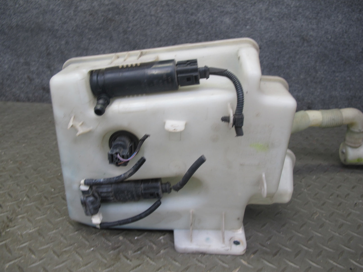 2008 VW Golf MK5 R32 Windshield Washer Fluid Reservoir Tank w Pump OEM