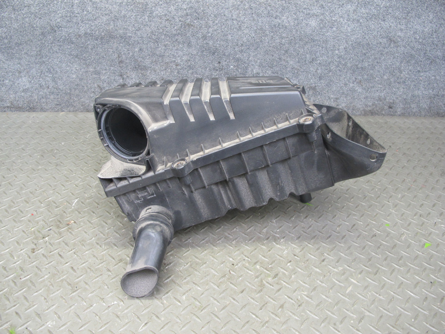 2008 VW Golf MK5 R32 3.2L Air Intake Cleaner Filter Box OEM