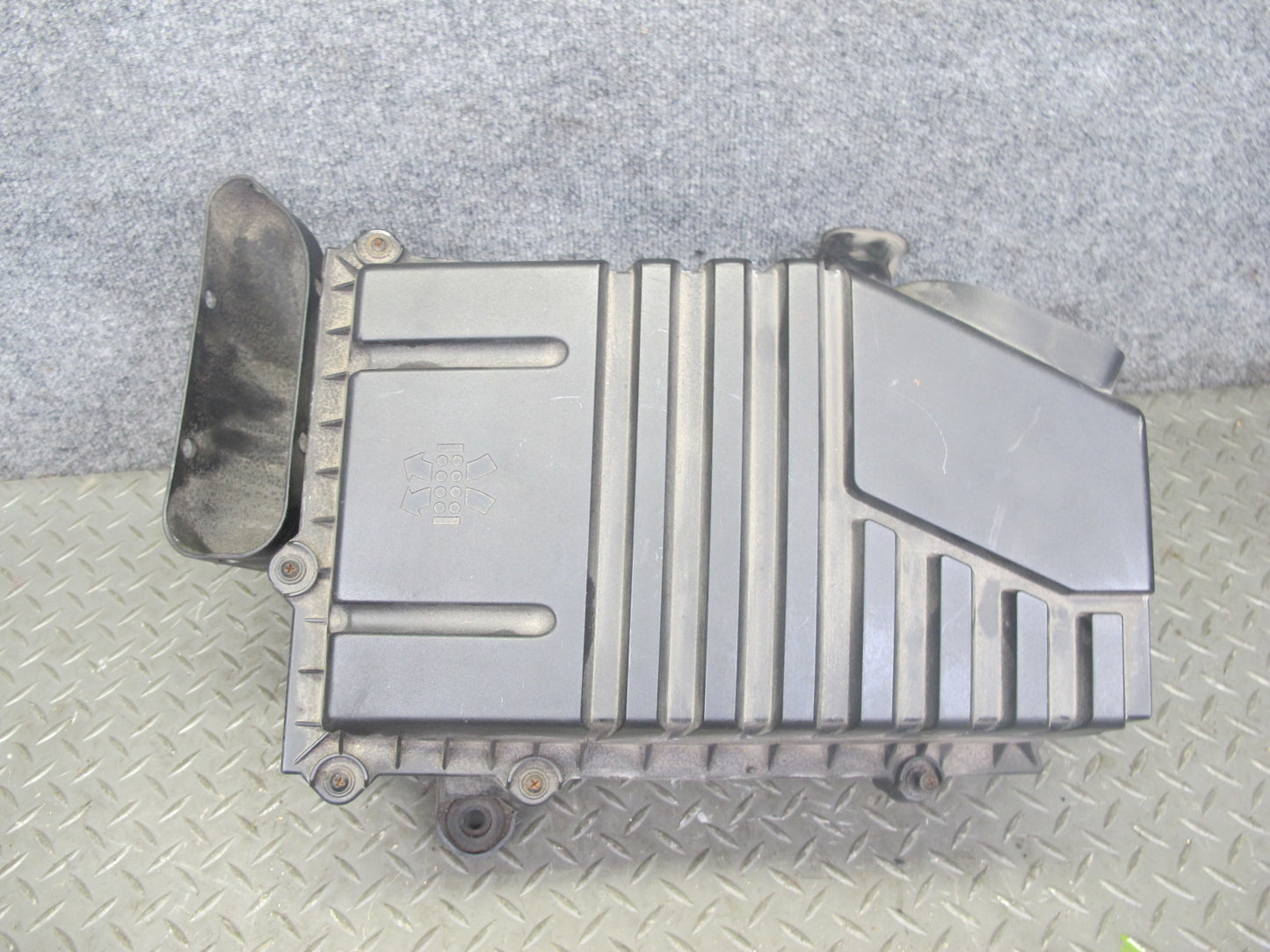 2008 VW Golf MK5 R32 3.2L Air Intake Cleaner Filter Box OEM