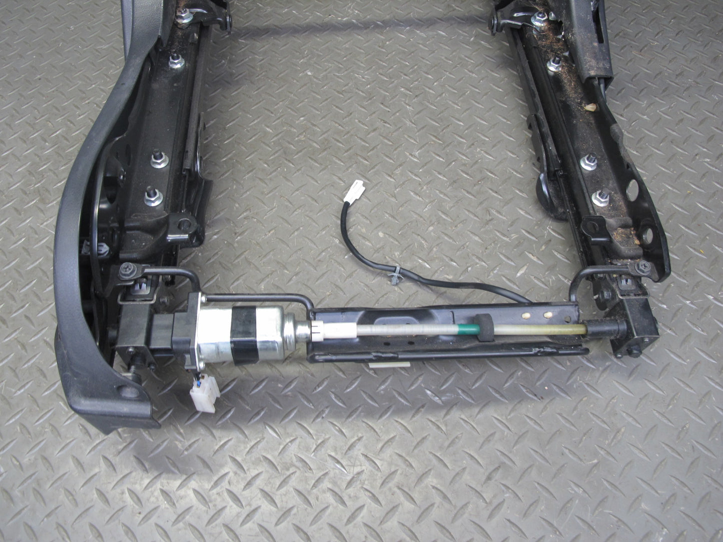 07-09 Nissan 350Z Z33 Convert Front Right Seat Lower Frame Track Rail Motor OEM