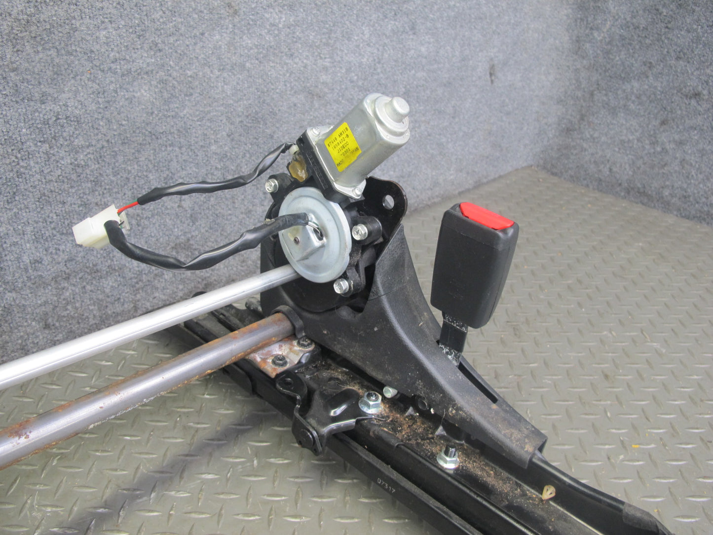 07-09 Nissan 350Z Z33 Convert Front Right Seat Lower Frame Track Rail Motor OEM