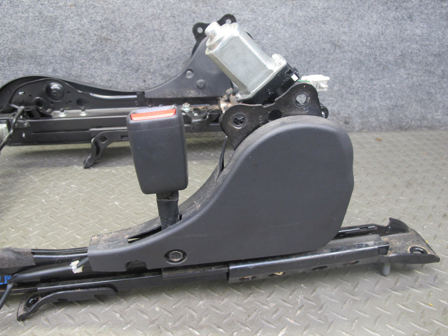 07-09 Nissan 350Z Z33 Convert Front Right Seat Lower Frame Track Rail Motor OEM