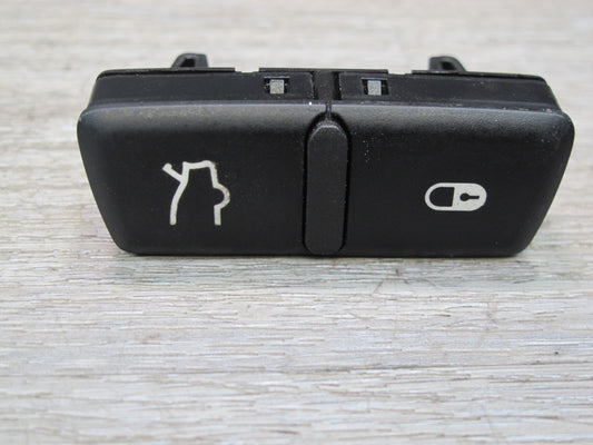 2017-2020 Maserati Levante M161 Trunk & Door Open Release Button Switch