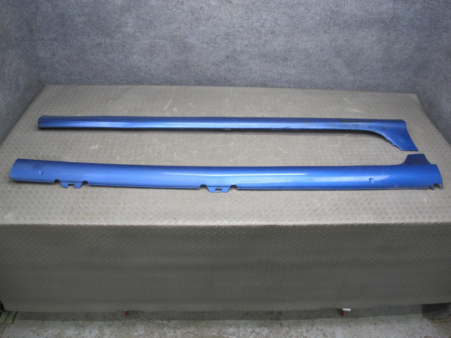 06-09 VW R32 GTI 2-DR Left & Right Side Skirt Rocker Panel Deepblue OEM