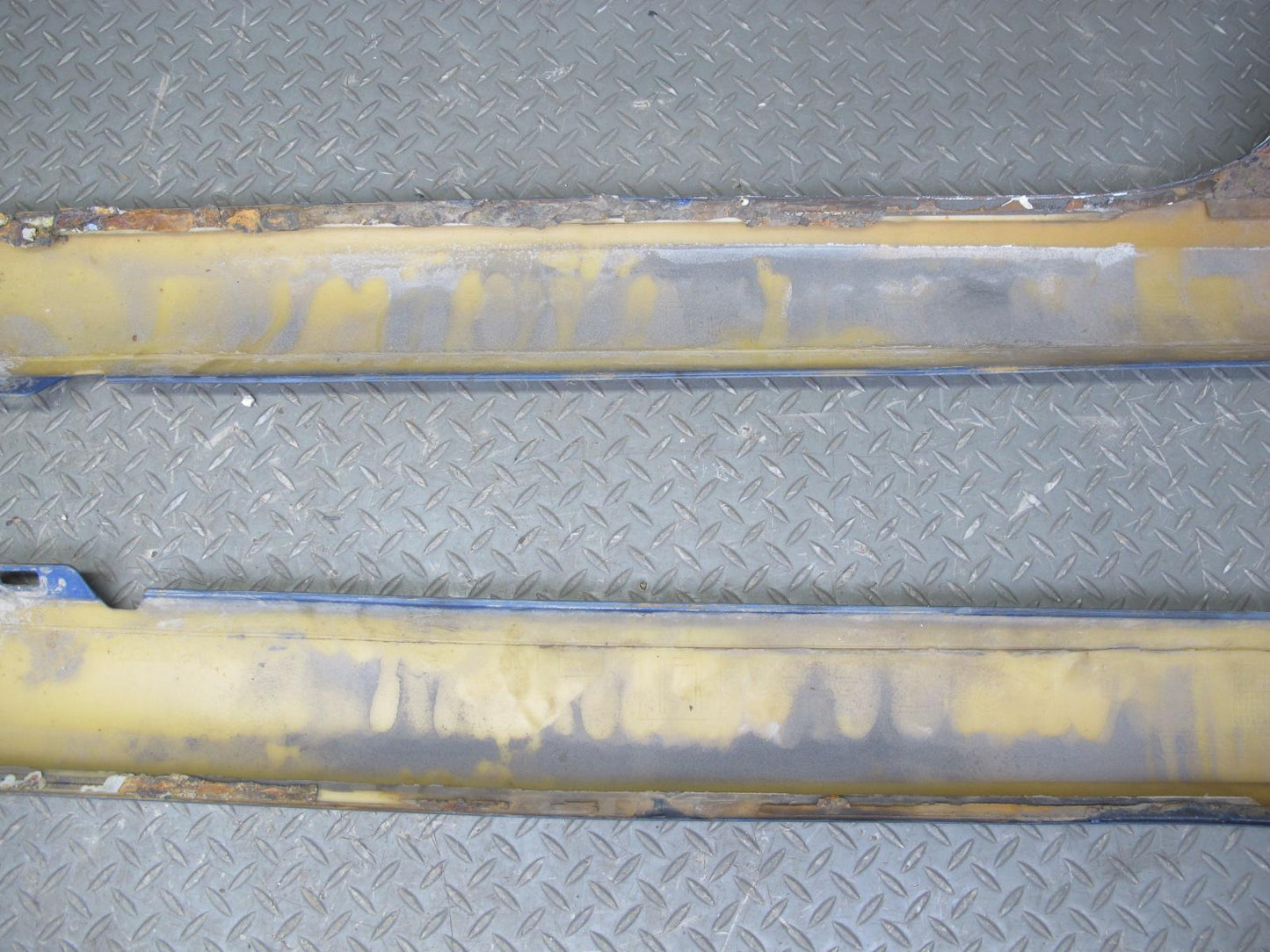 06-09 VW R32 GTI 2-DR Left & Right Side Skirt Rocker Panel Deepblue OEM