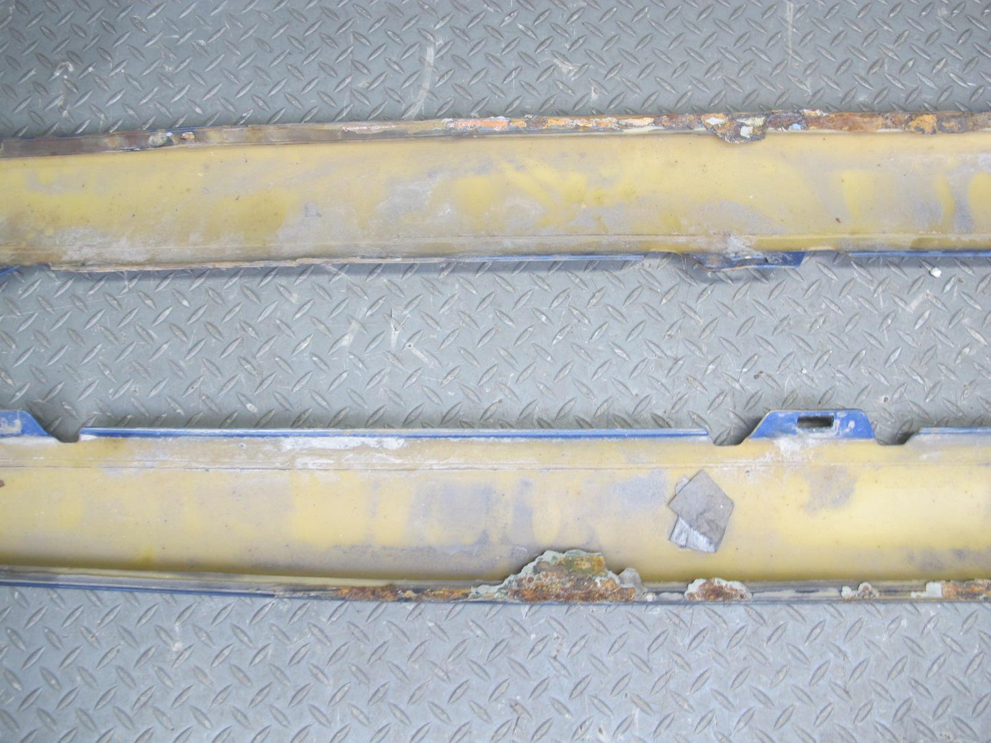 06-09 VW R32 GTI 2-DR Left & Right Side Skirt Rocker Panel Deepblue OEM