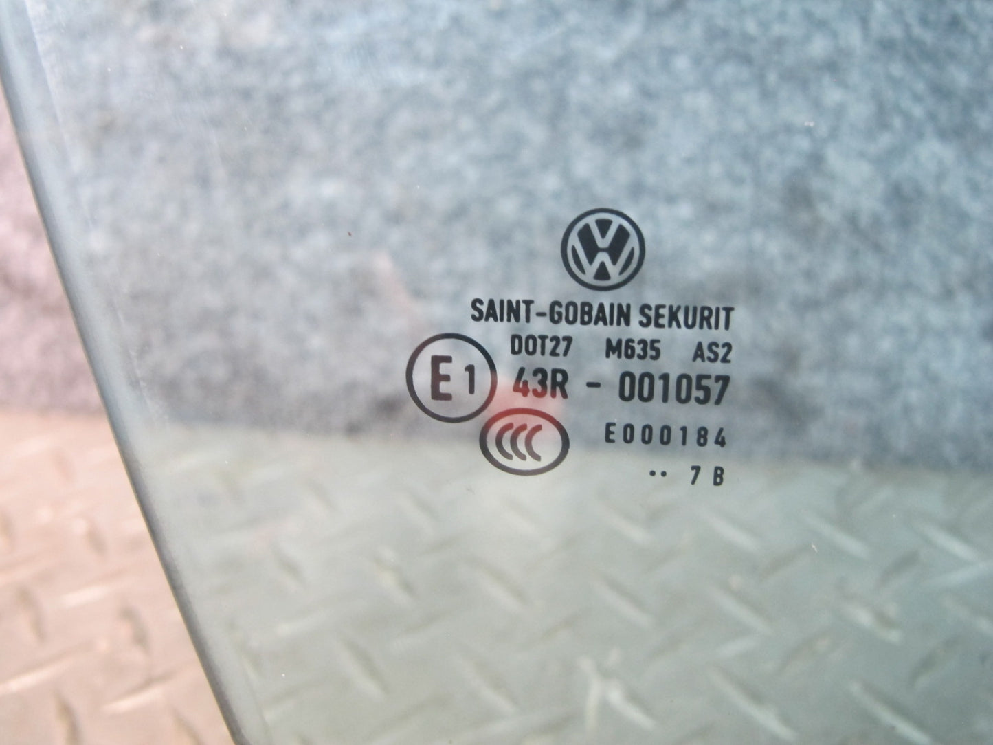 06-09 VW Golf MK5 R32 GTI Rabbit 2DR Front Right Passenger Door Glass Window OEM