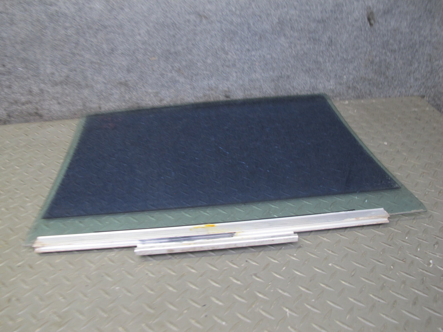 86-91 Mercedes W126 Sedan Rear Left Door Glass Window Tinted OEM