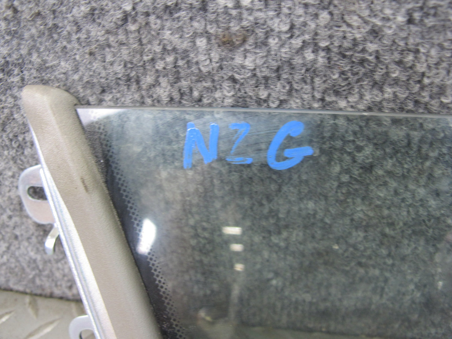 04-09 Nissan 350Z Z33 Convertible Rear Wind Deflector Glass OEM