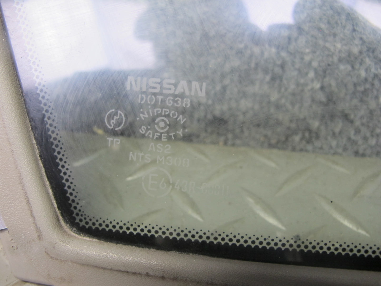 04-09 Nissan 350Z Z33 Convertible Rear Wind Deflector Glass OEM