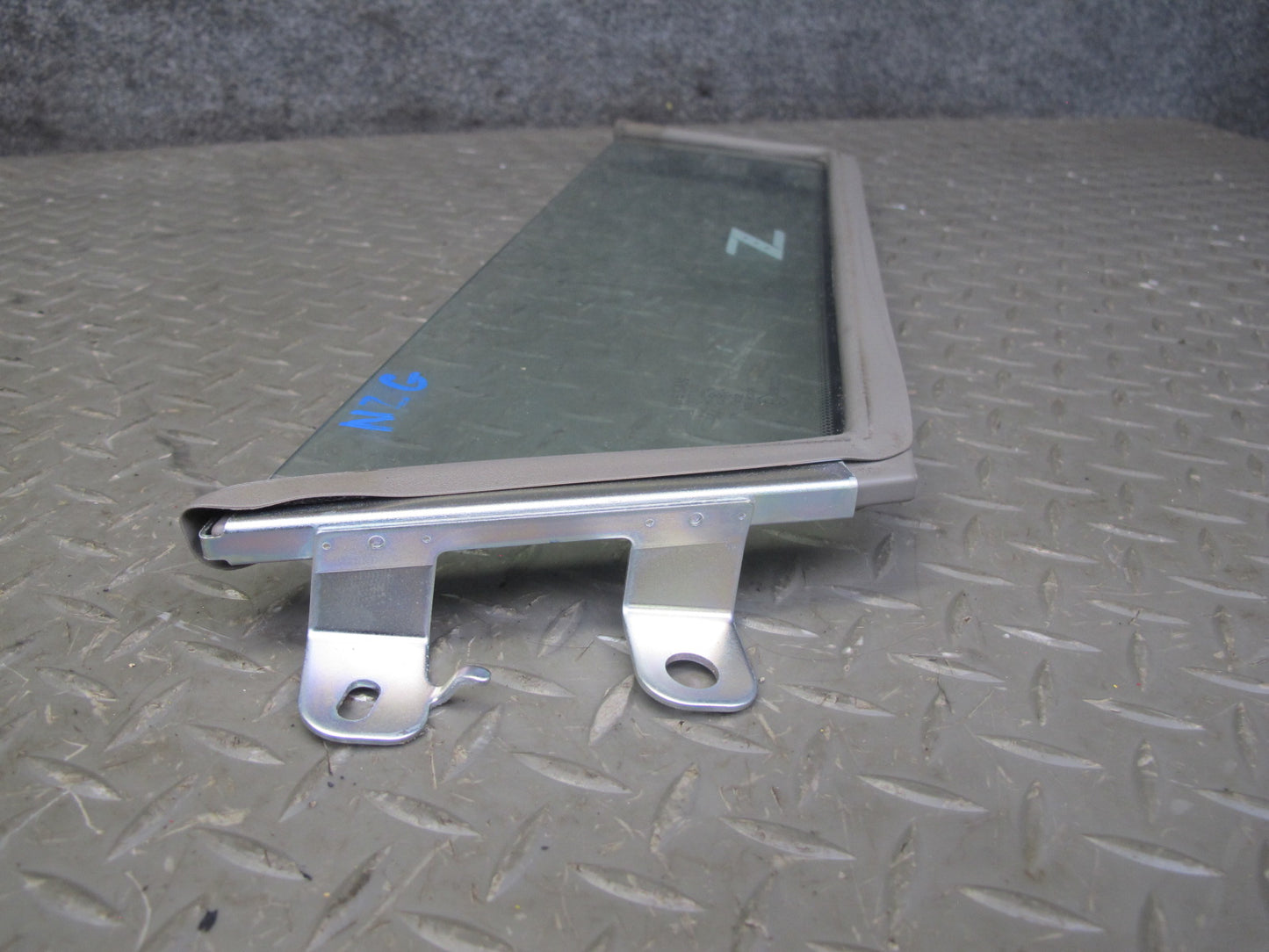 04-09 Nissan 350Z Z33 Convertible Rear Wind Deflector Glass OEM