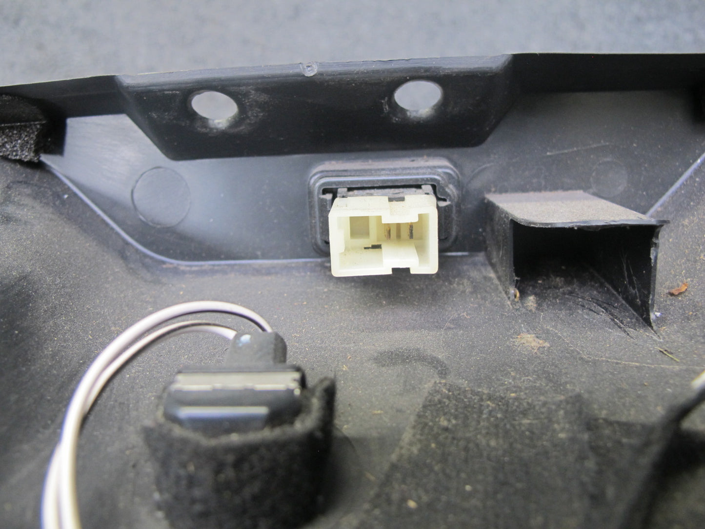 03-07 Nissan 350Z Z33 Rear Floor Center Storage Compartment w Carpet Liner OEM