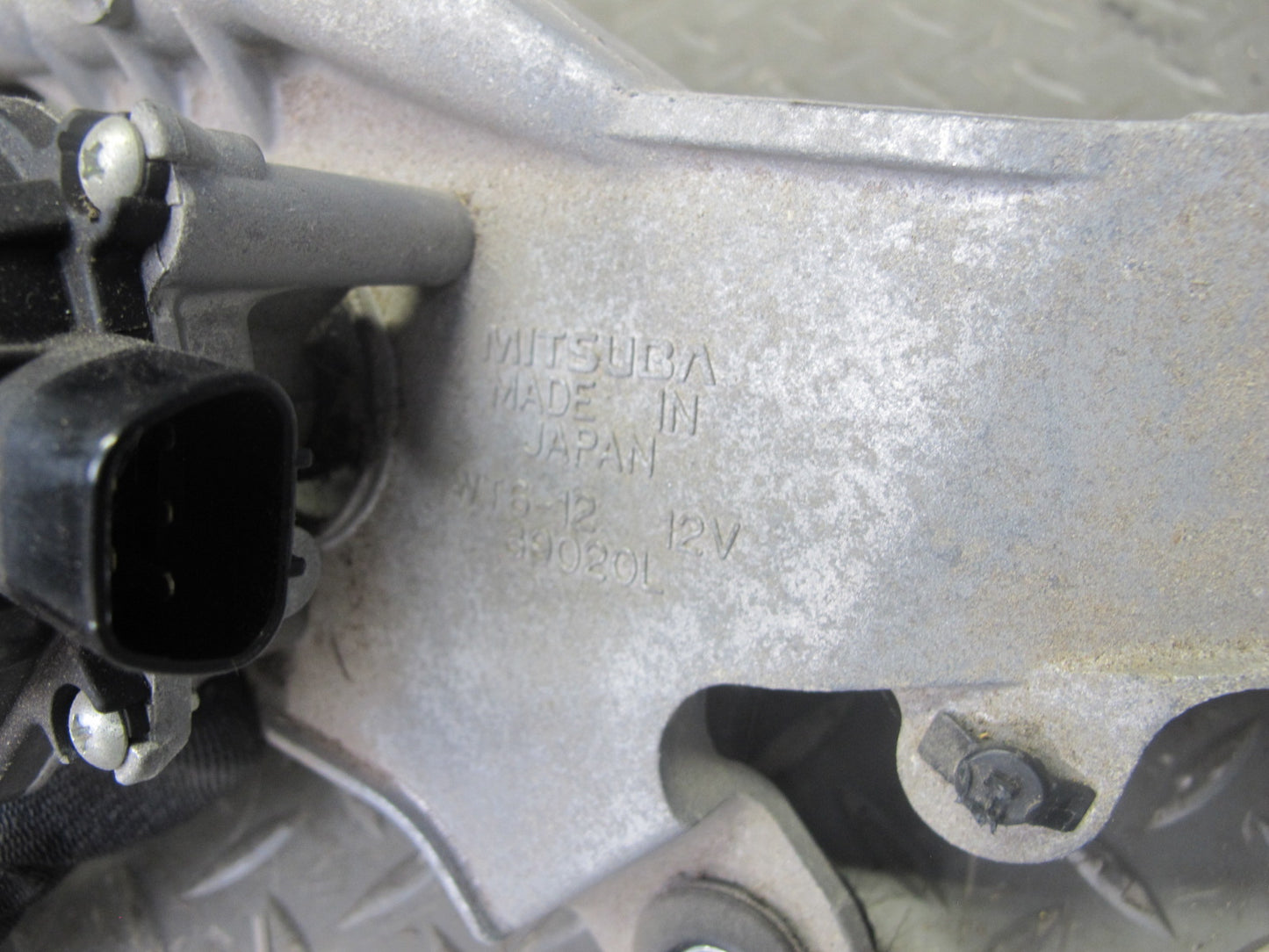 06-09 Nissan 350Z Z33 Convert Windshield Wiper Transmission Linkage & Motor OEM