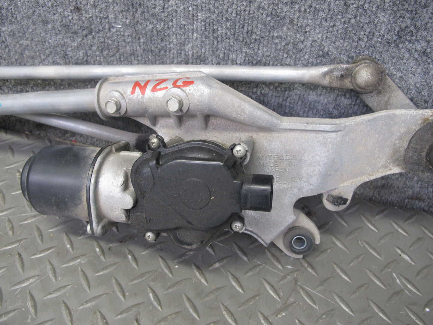 06-09 Nissan 350Z Z33 Convert Windshield Wiper Transmission Linkage & Motor OEM
