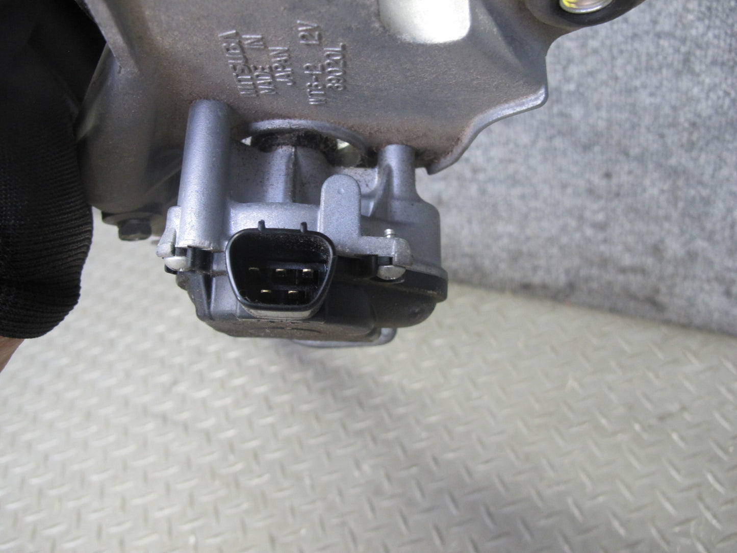 06-09 Nissan 350Z Z33 Convert Windshield Wiper Transmission Linkage & Motor OEM