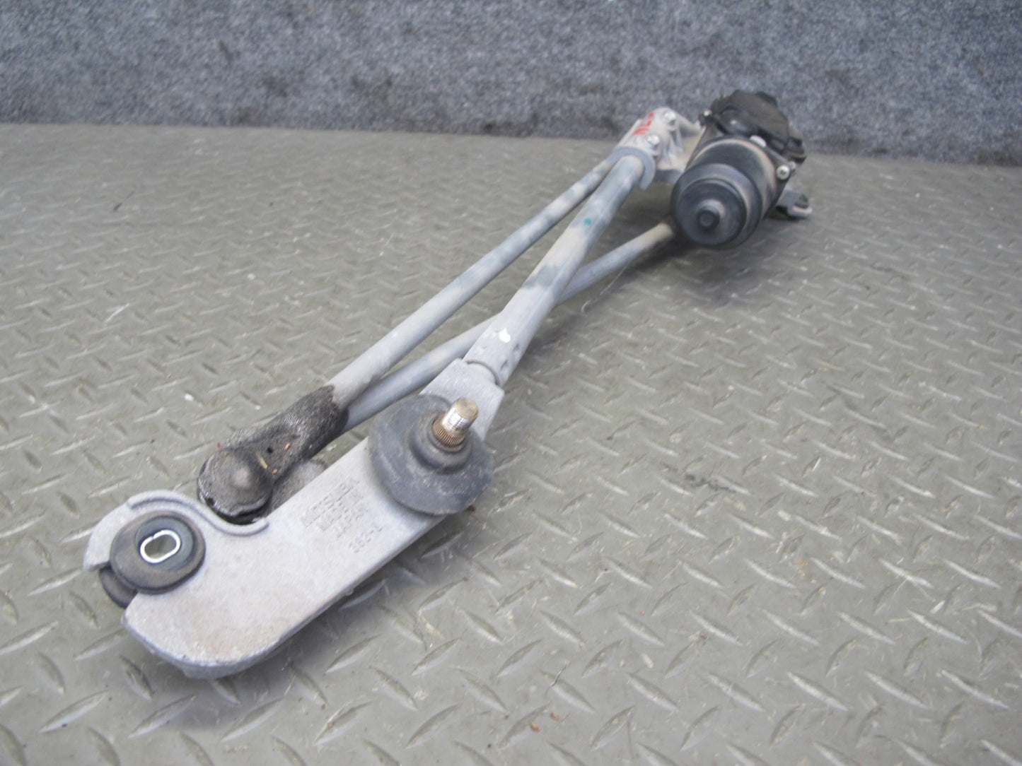 06-09 Nissan 350Z Z33 Convert Windshield Wiper Transmission Linkage & Motor OEM